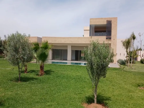 Villa for sale on the road to Fez